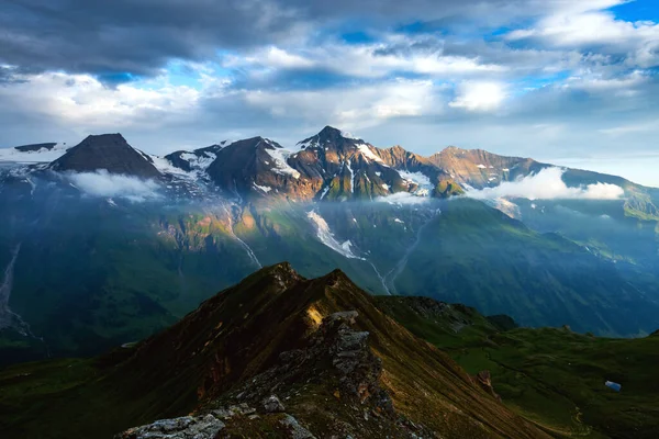 Geweldige zonsopgang op de top van Grossglockner pas — Stockfoto