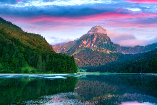 Amazing summer morning on the fantastic Swiss lake Obersee — Stock Photo, Image