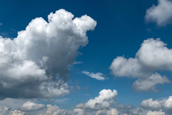 Céu azul fundo — Fotografia de Stock