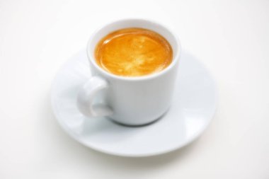 Espresso fincanını kapat.