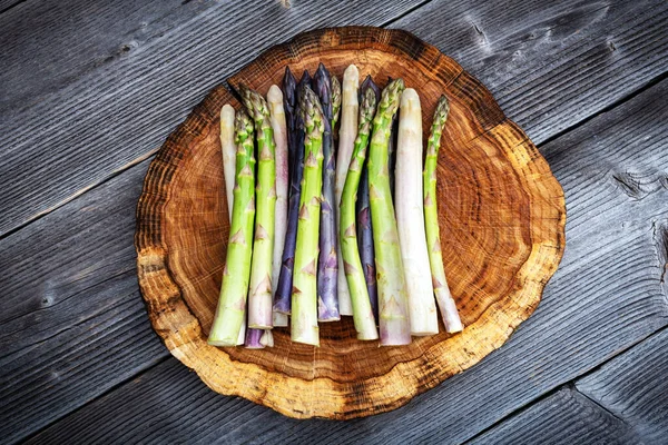 Green, purple and white asparagus sprouts — Stock Photo, Image