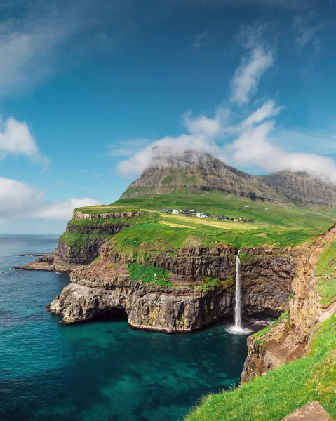 Cascata Mulafossur a Gasadalur, Vagar Isola delle Isole Faroe — Foto Stock