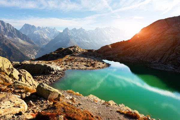 Sunny day on Lac Blanc lake in France Alps — Stock Photo, Image
