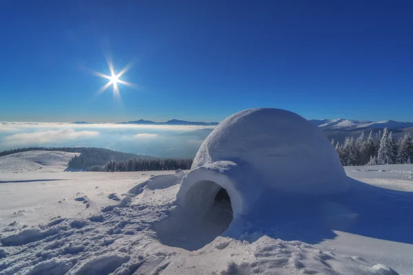 雪屋 — 图库照片