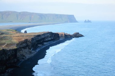 Siyah sahil ve Trol Ayak parmakları, Reynisdrangar, Vik İzlanda