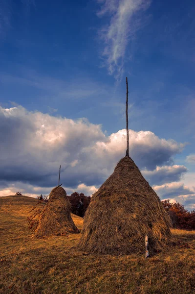 Alone haystack in foggy mountain — Stock Photo, Image