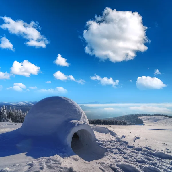 Igloo dans la haute montagne — Photo