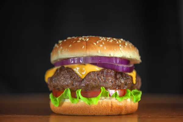 Cheeseburger close-up — Stockfoto