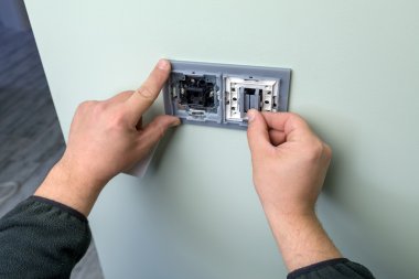 Elektrikçi yakın çekim