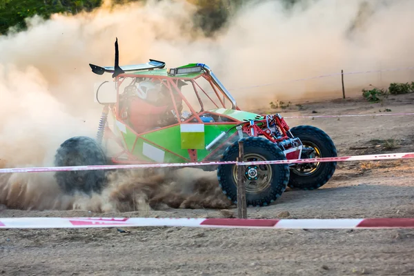 Polvo salpicado en la competencia offroad — Foto de Stock