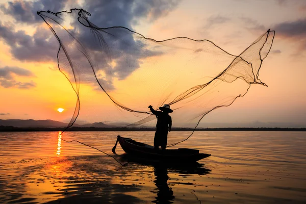 Pescador no lago — Fotografia de Stock