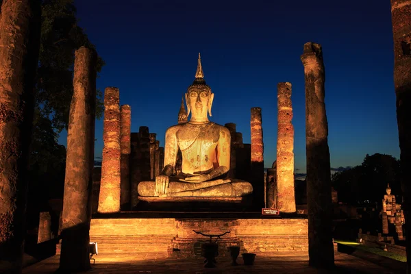 Statue de Bouddha au crépuscule — Photo