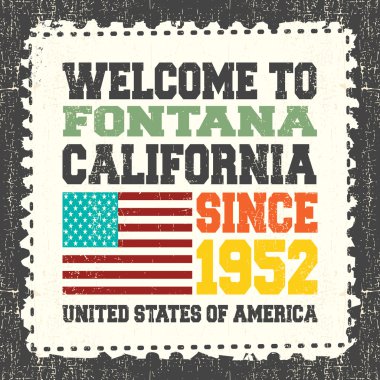 Metinli davet kartı Fontana California'ya hoş geldiniz. 1952 yılından bu yana grunge posta pulu üzerinde Amerikan bayrağı.
