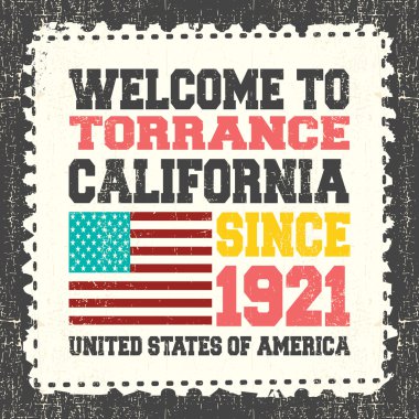 Torrance, Kaliforniya'ya hoş geldiniz yazılı davetiye kartı. 1921 yılından bu yana grunge posta kütüğü üzerinde Amerikan bayrağı.