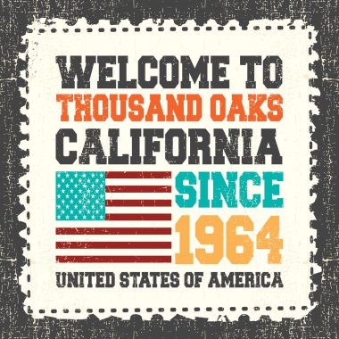 Metinli davetiye kartı Thousand Oaks California'ya hoş geldiniz. 1964 yılından bu yana grunge posta kütüğü üzerinde Amerikan bayrağı.