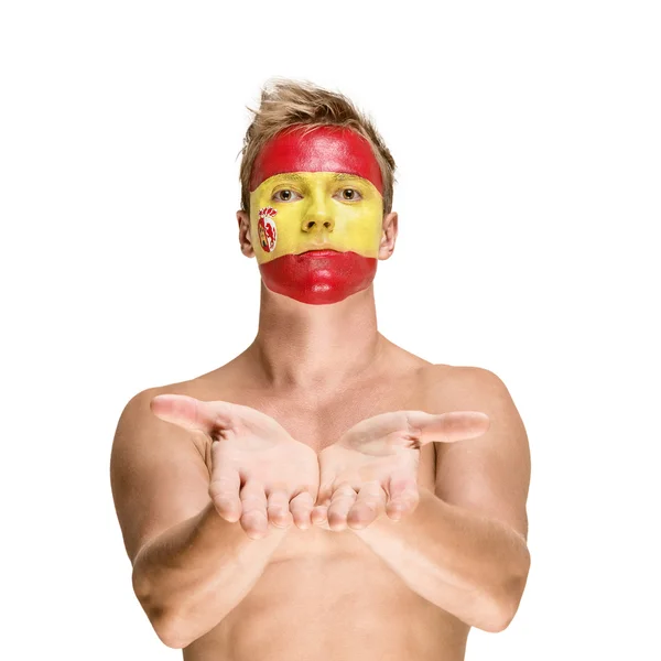 A Spanyolország lobogója festett arcára focirajongó — Stock Fotó