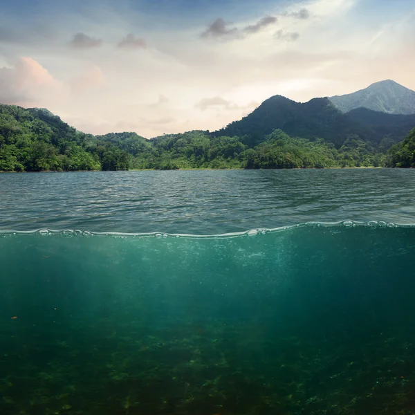 海景观与海岸上的视图 — 图库照片