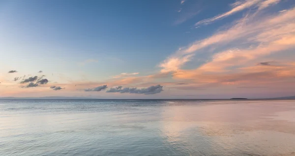 Salida del sol sobre el mar de Bohol — Foto de Stock