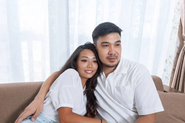 Jeune Couple Asiatique Heureux Détendre Ensemble Maison — Photo