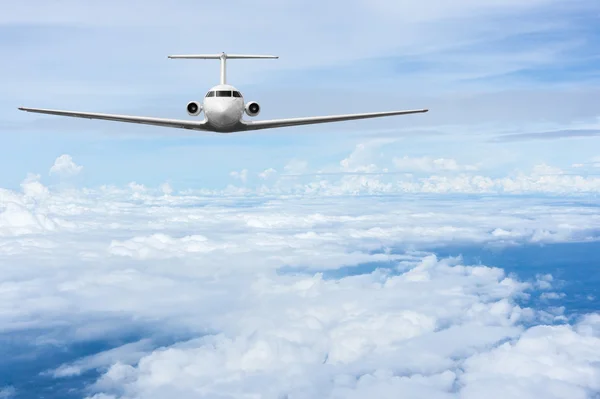 Avión volar sobre las nubes —  Fotos de Stock