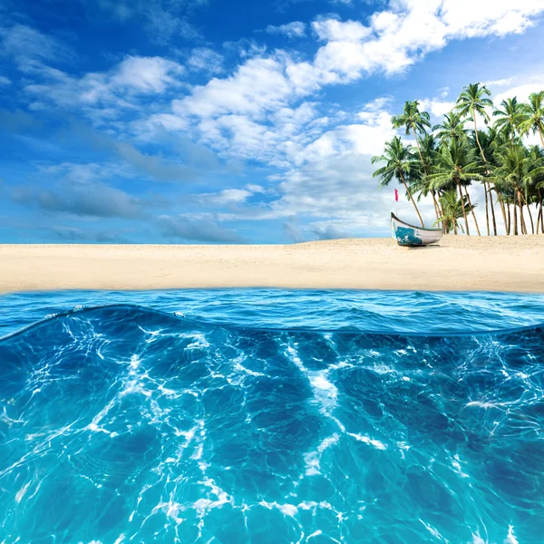 Tropical island beach — Stock Photo, Image