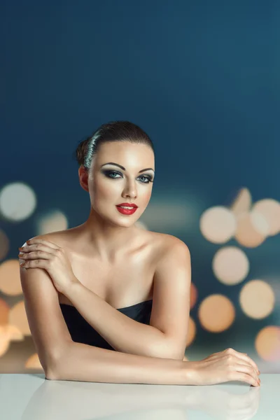 Young woman in night city — Stock Photo, Image