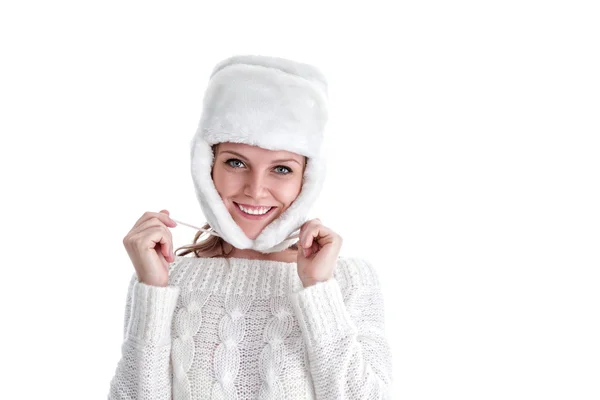 Mujer joven en sombrero y suéter — Foto de Stock