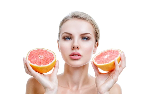 Fiatal nő, grapefruit, kezében — Stock Fotó
