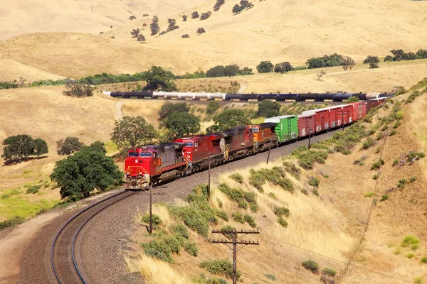 Los trenes son el transporte de petróleo diesel — Foto de Stock