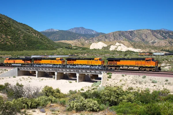 Goederentrein locomotief in arizona, Verenigde Staten — Stockfoto