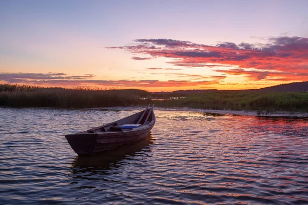 Lonely Wooden Boat Calm Lake Amazing Sunrise Summer Morning Silhouette — Stock Photo, Image