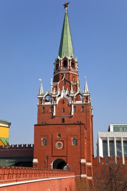 TROİTSKAYA kule Kremlin duvarı.