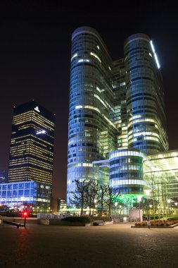 La Defense gece görünümü.