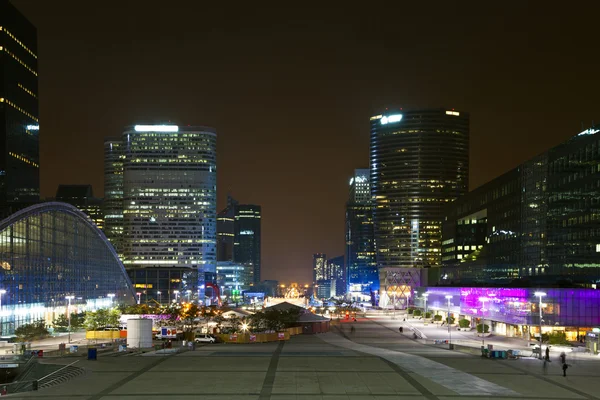 Wgląd nocy La Defense. — Zdjęcie stockowe