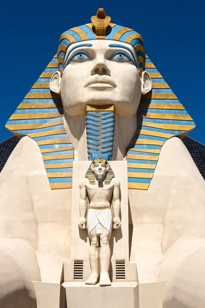 Replica of Great Sphinx in front of Luxor Hotel in Las Vegas — Stock Photo, Image