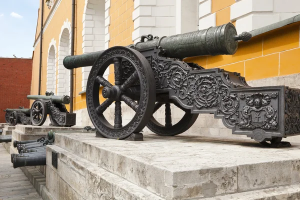 Viejos cañones. Arsenal del Kremlin de Moscú . —  Fotos de Stock