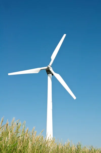 Ветряная турбина чистая энергия. Эсбьерг Дания — стоковое фото