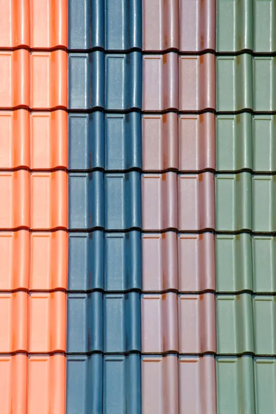 Takpannor i olika färger Stockbild
