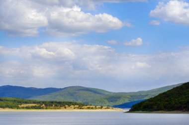 dağ ve Göl Manzaralı