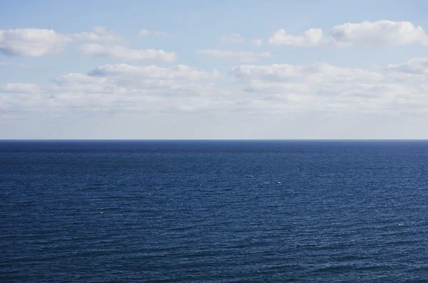 Naturen linjer: blå havet horisonten — Stockfoto