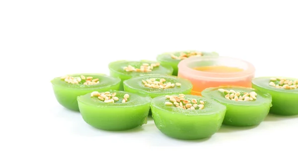 侧的绿色白色地板上的多个香味的芝麻中国甜. — 图库照片