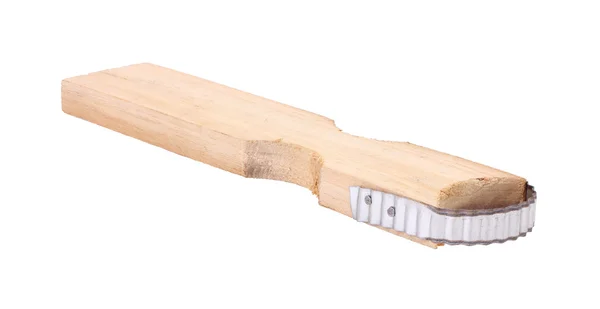 Ralador de coco alça de madeira no fundo branco . — Fotografia de Stock