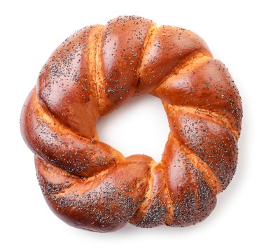 Beyaz arka planda yakın plan simit, izole edilmiş. Yukarıdan görünüm