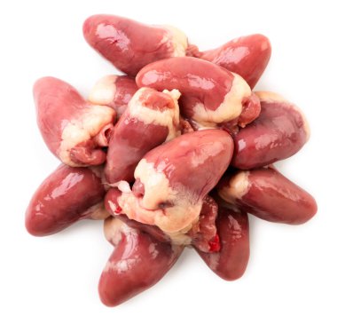 Beyaz arka planda çiğ tavuk kalbi. Üst görünüm.