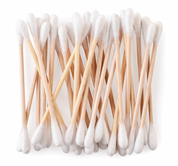 Уши на белом фоне, изолированные. Вид сверху.