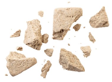 Halva parçaları beyaz arka planda yakın planda uçuyor. İzole edilmiş