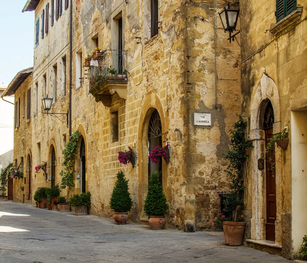 En medeltida gatan Pienza, Italien. — Stockfoto