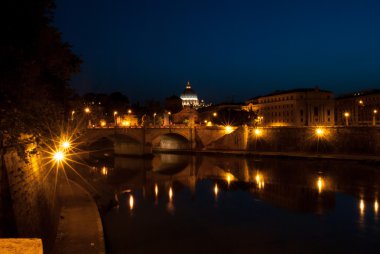 gece Roma'da. Işıklar