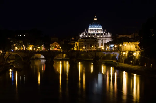 Noc w Rzymie. san pietro, tibor — Zdjęcie stockowe