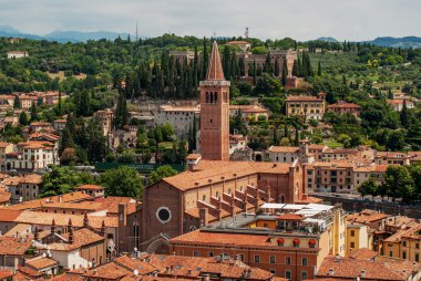 Verona ve Saint Anastasia Kilisesi ve panoramik manzarasının